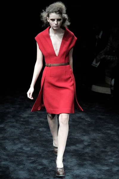 Look 16